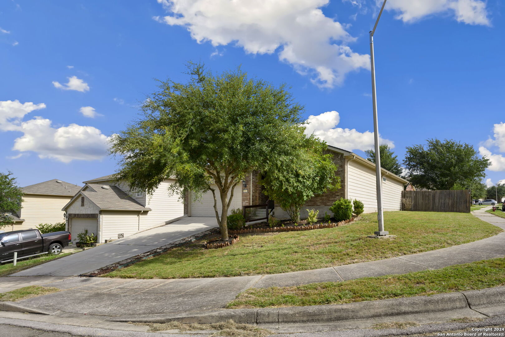 3700 Greenridge