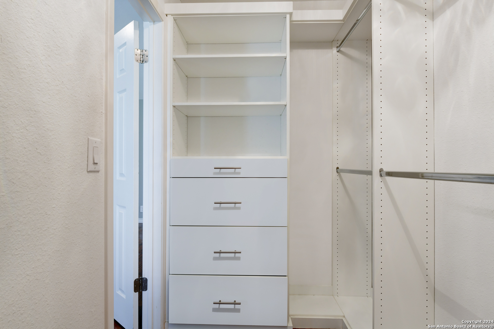 14115 shire oak
