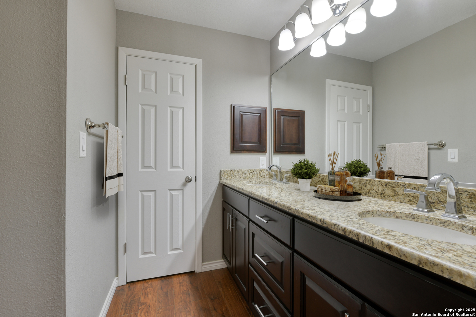 14115 shire oak