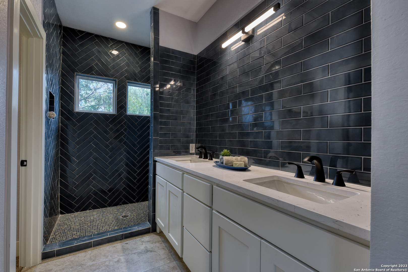 1659 N Center Street