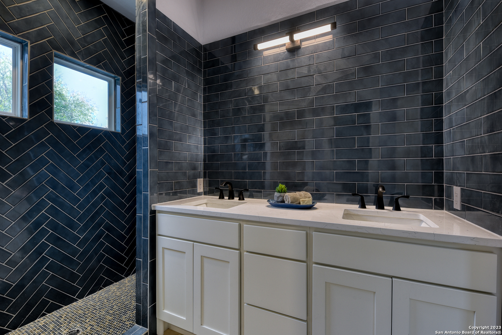 1659 N Center Street