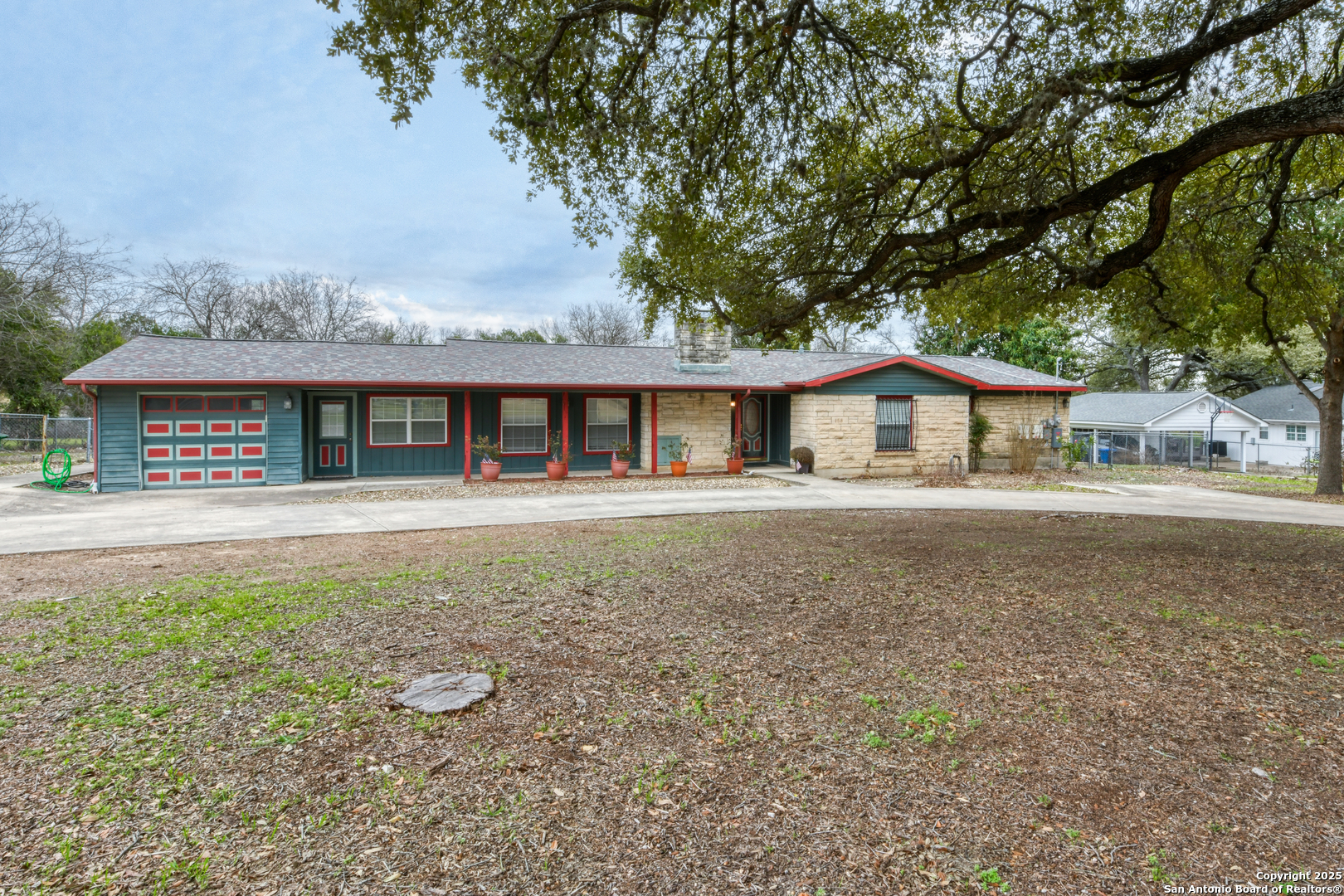 158 E ARROWHEAD DR