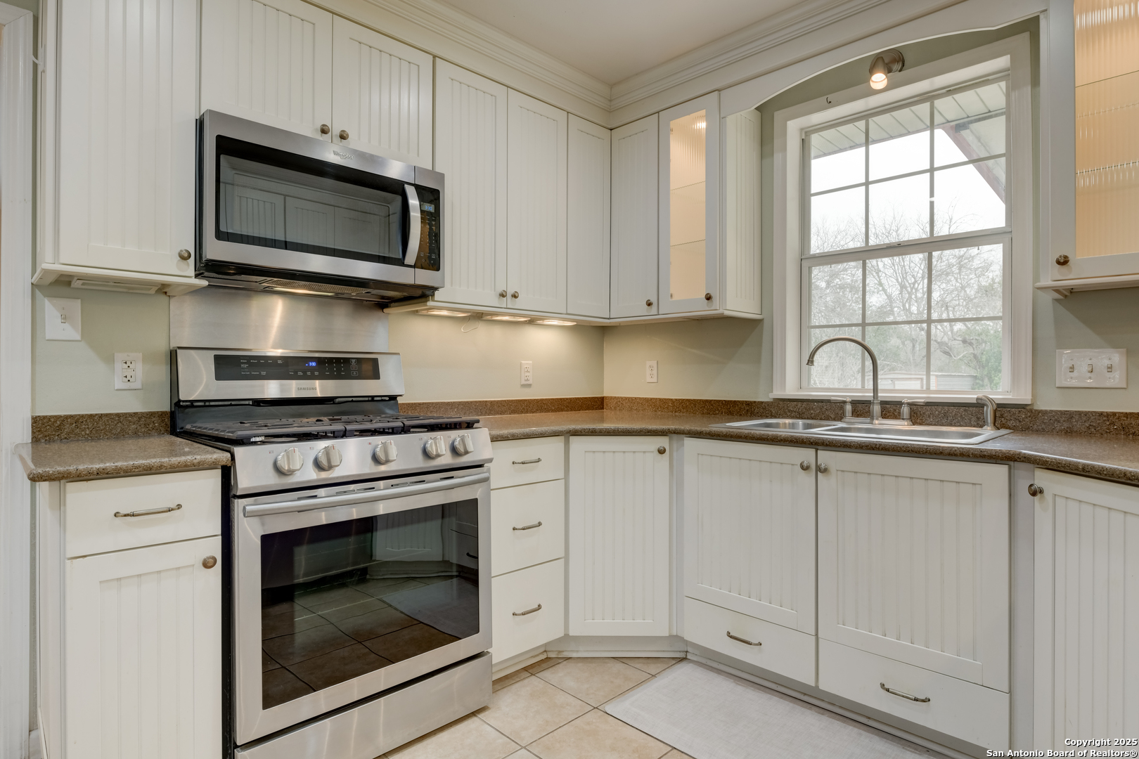 158 E ARROWHEAD DR