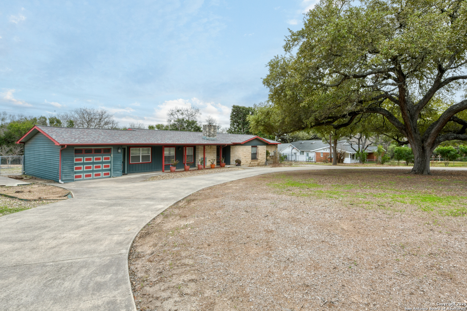 158 E ARROWHEAD DR
