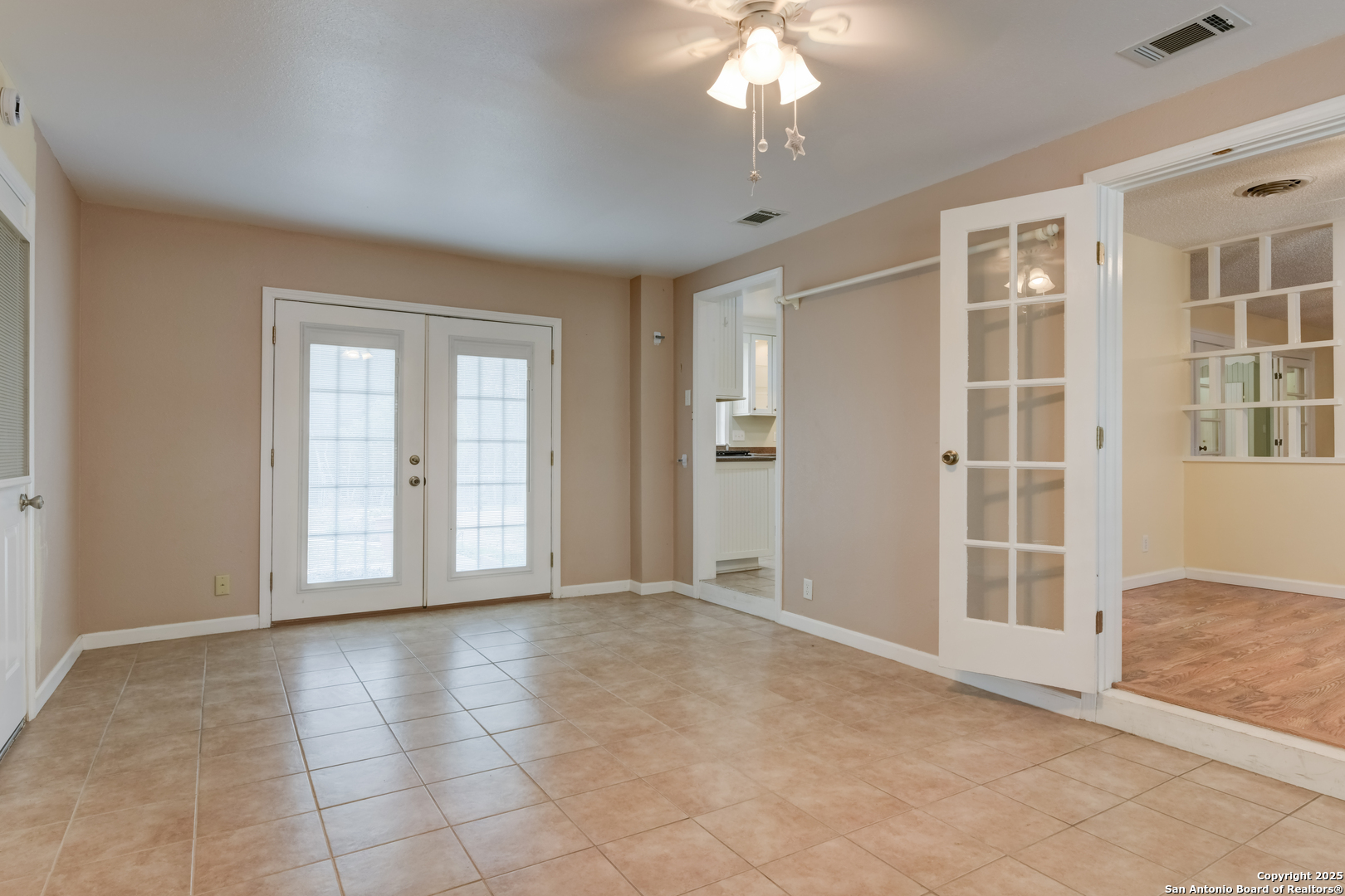 158 E ARROWHEAD DR
