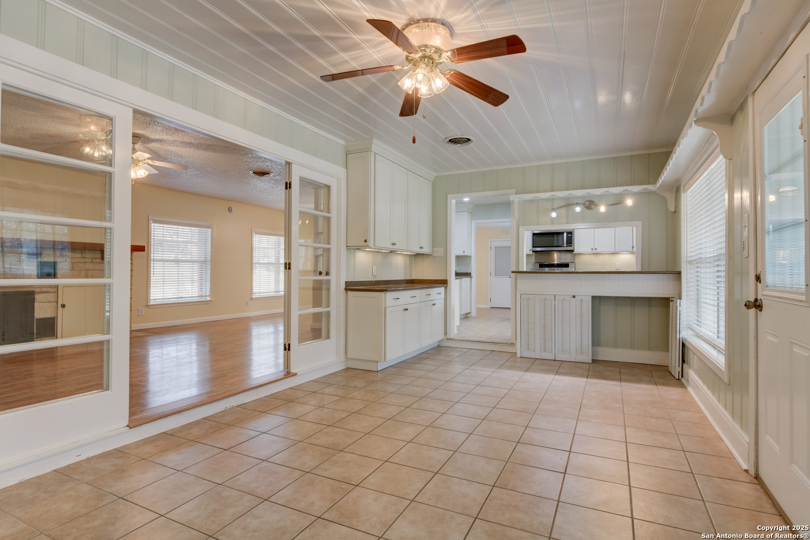 158 E ARROWHEAD DR