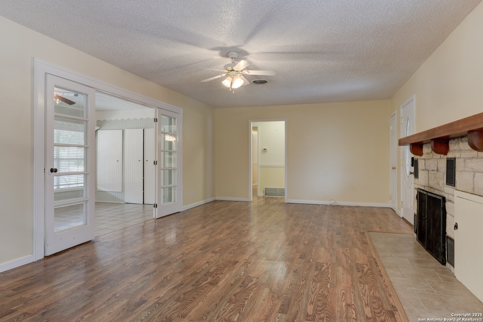 158 E ARROWHEAD DR