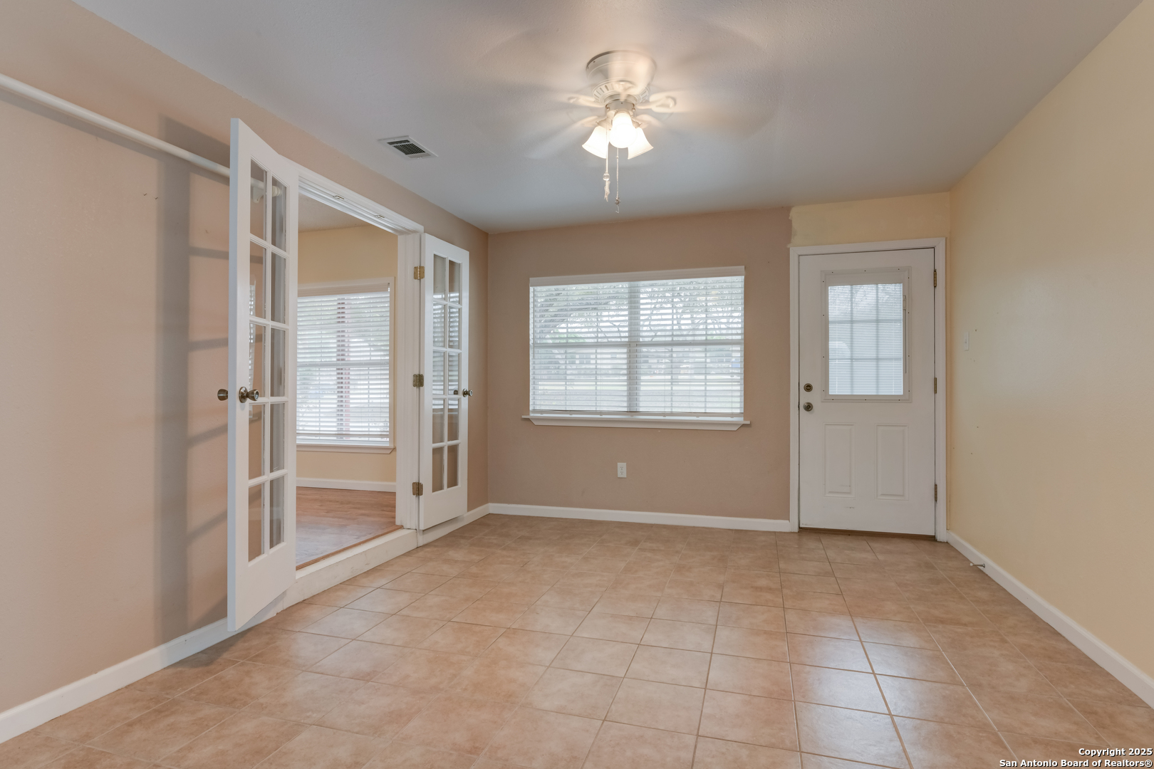 158 E ARROWHEAD DR