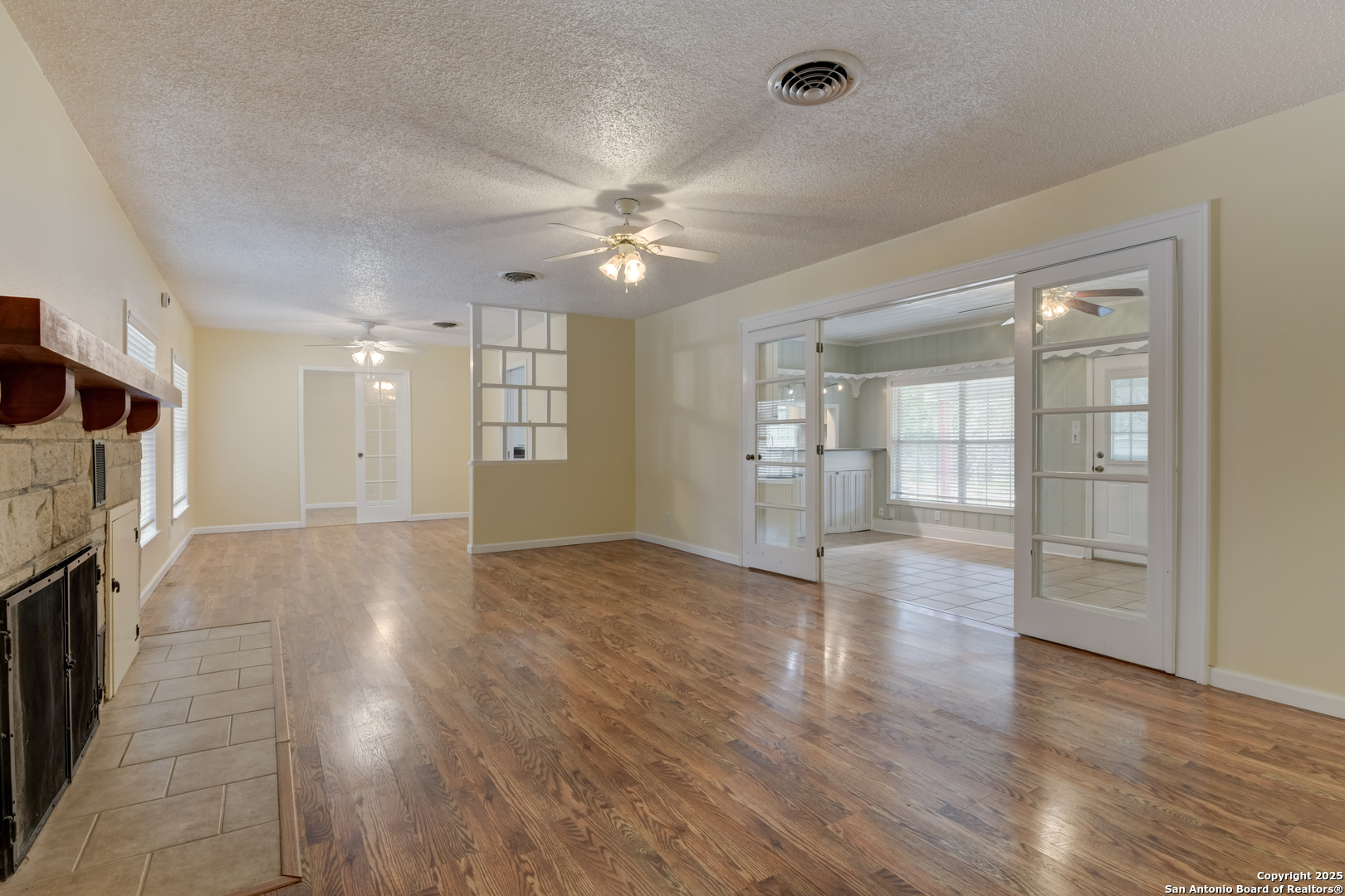 158 E ARROWHEAD DR