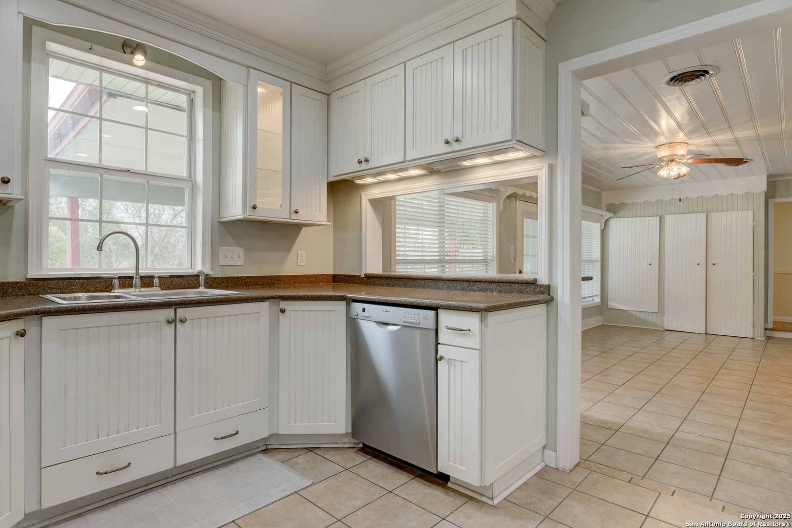 158 E ARROWHEAD DR