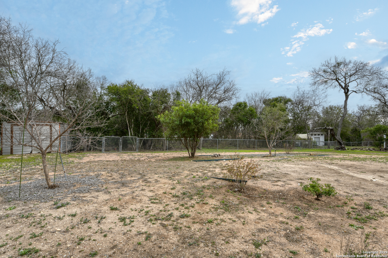 158 E ARROWHEAD DR
