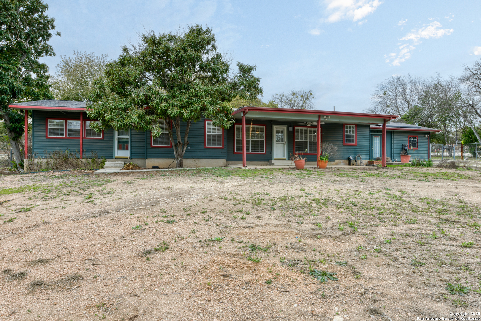 158 E ARROWHEAD DR