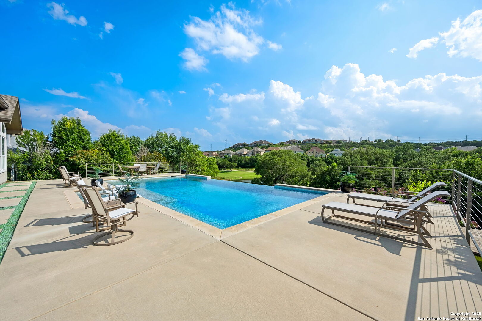 18015 Resort View