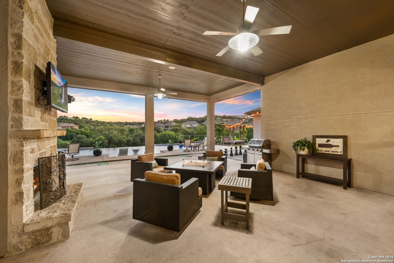 18015 Resort View