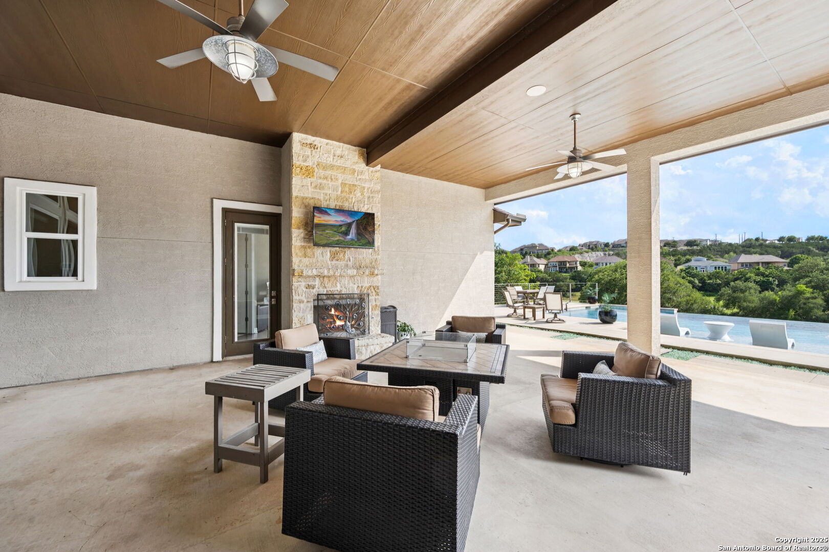 18015 Resort View