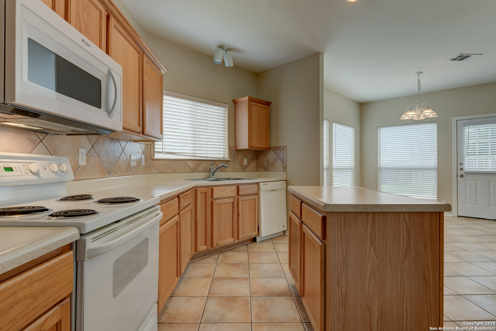 6139 Wood Bayou