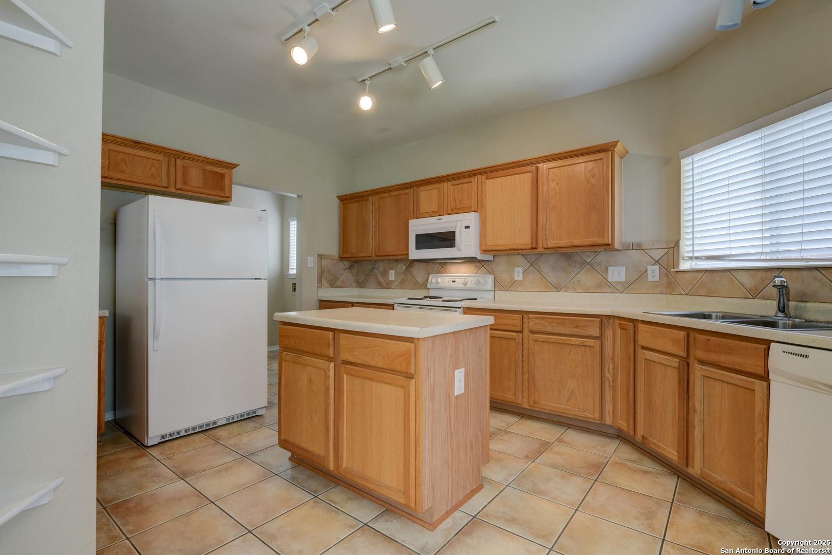 6139 Wood Bayou
