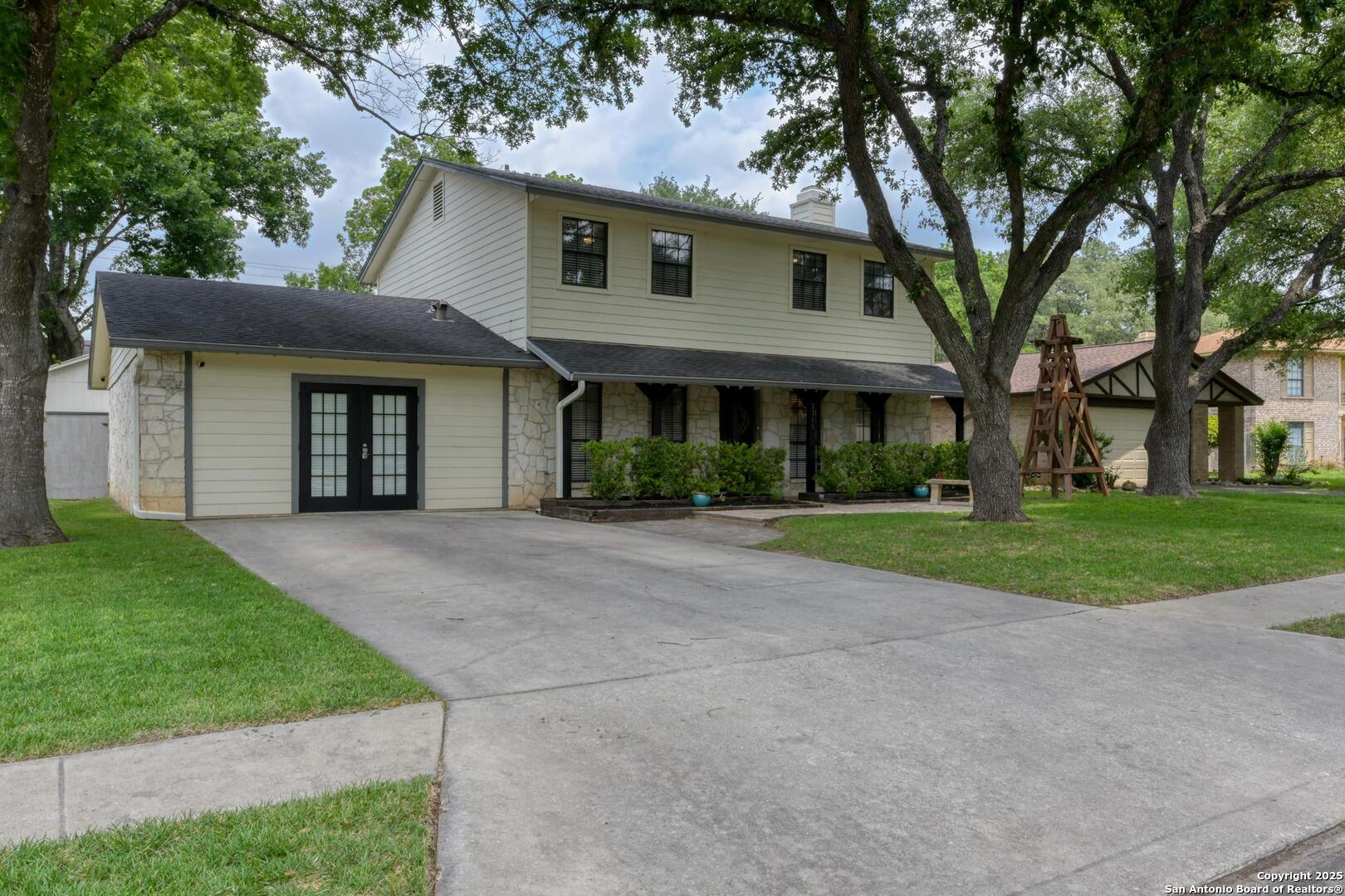 2215 Shady Rock Circle