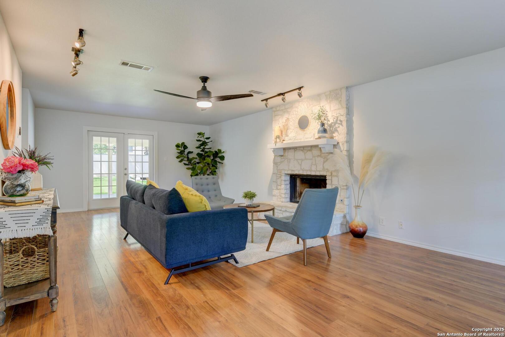 2215 Shady Rock Circle