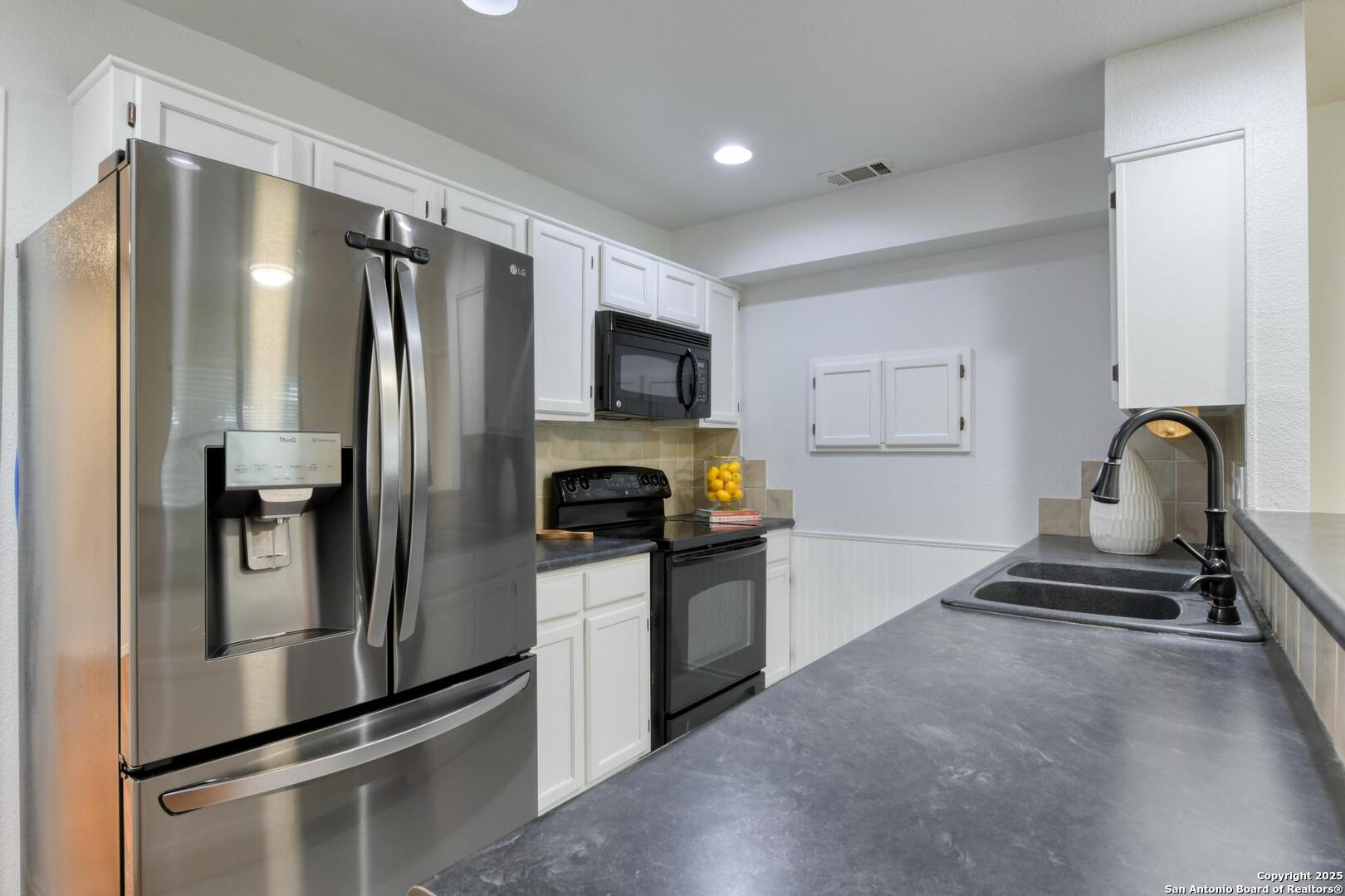 2215 Shady Rock Circle