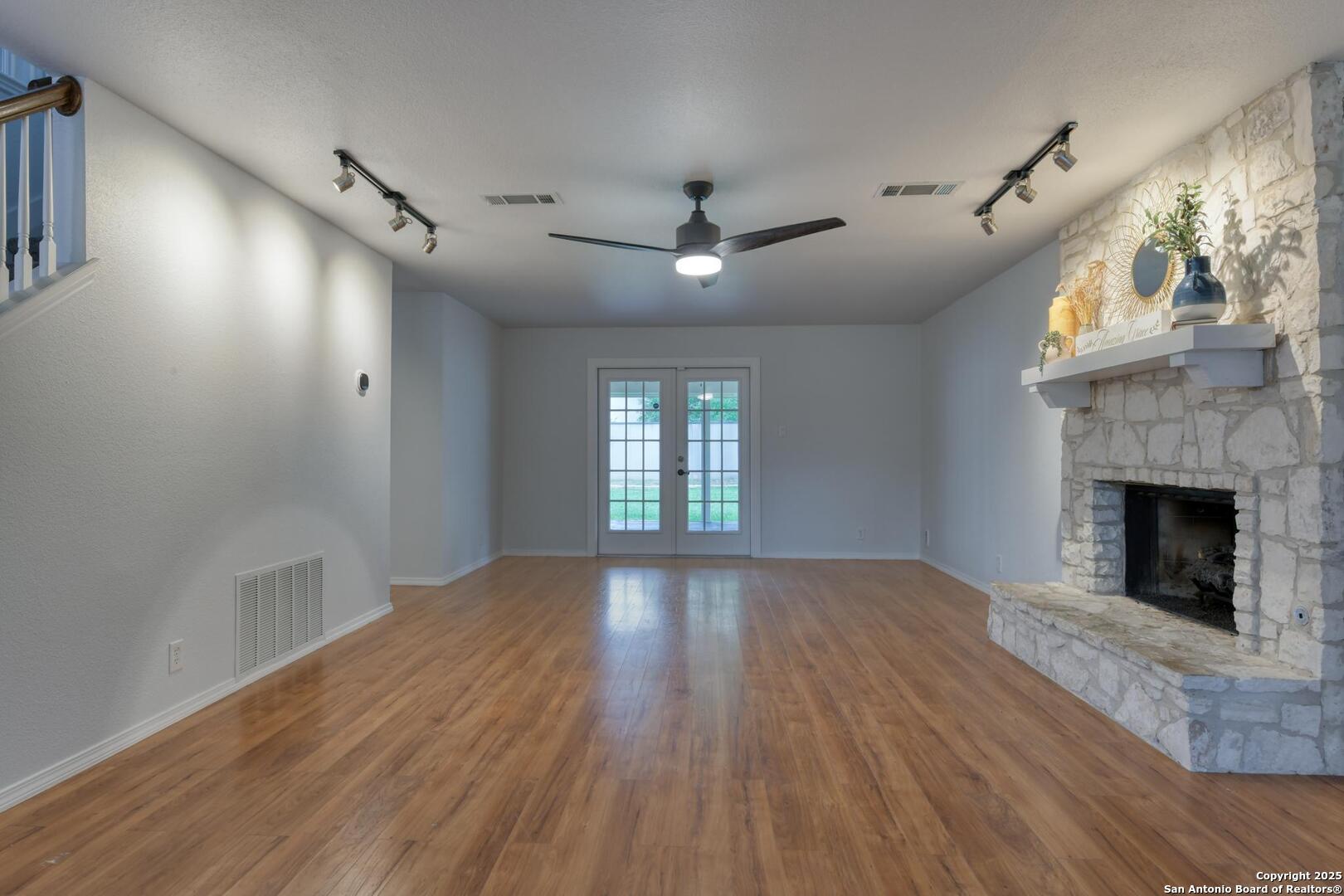 2215 Shady Rock Circle