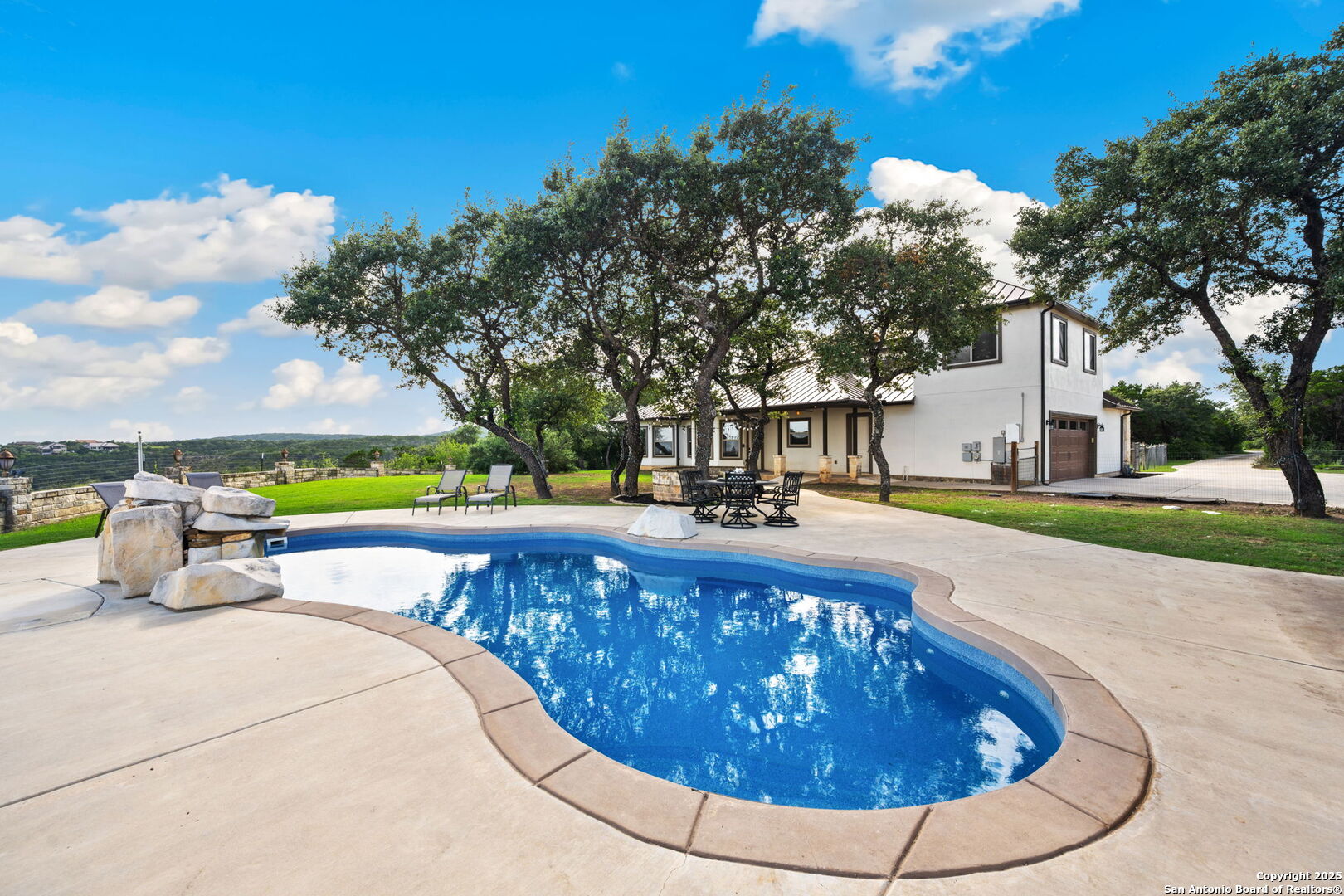 15311 Escarpment Oak