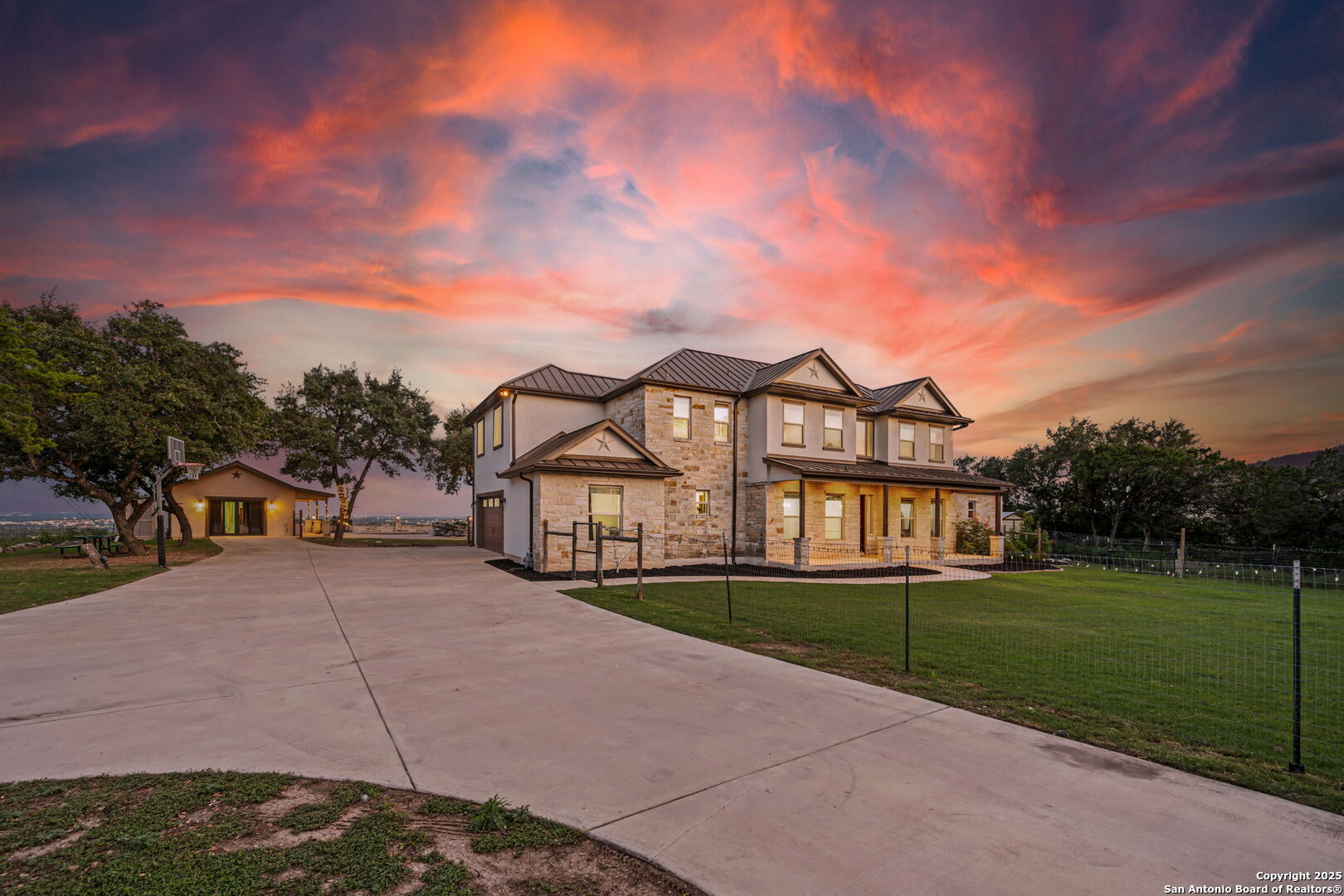 15311 Escarpment Oak
