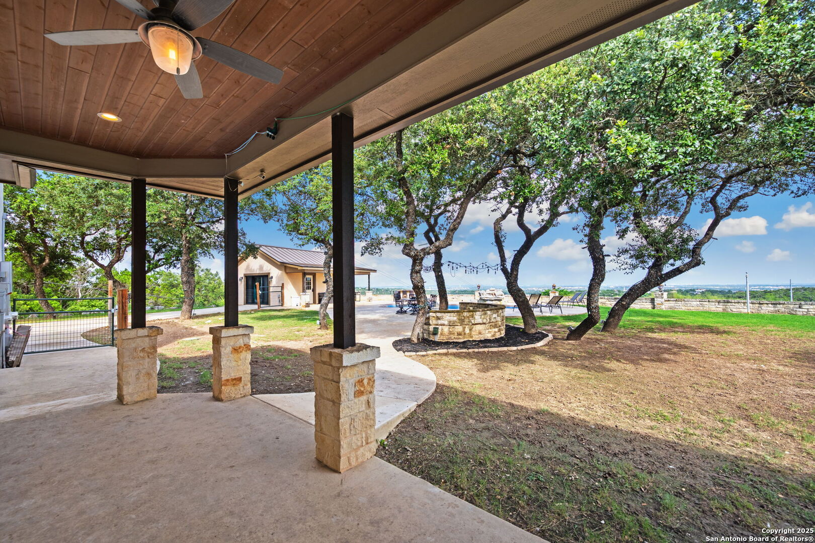 15311 Escarpment Oak