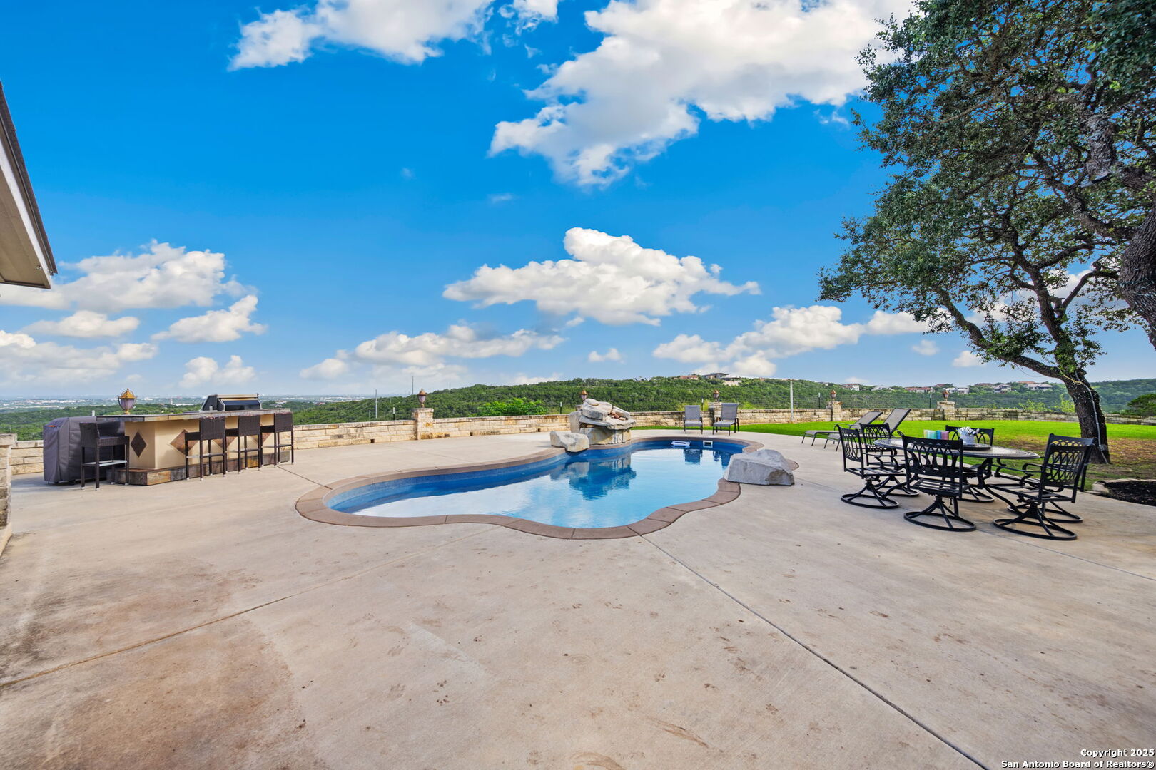 15311 Escarpment Oak