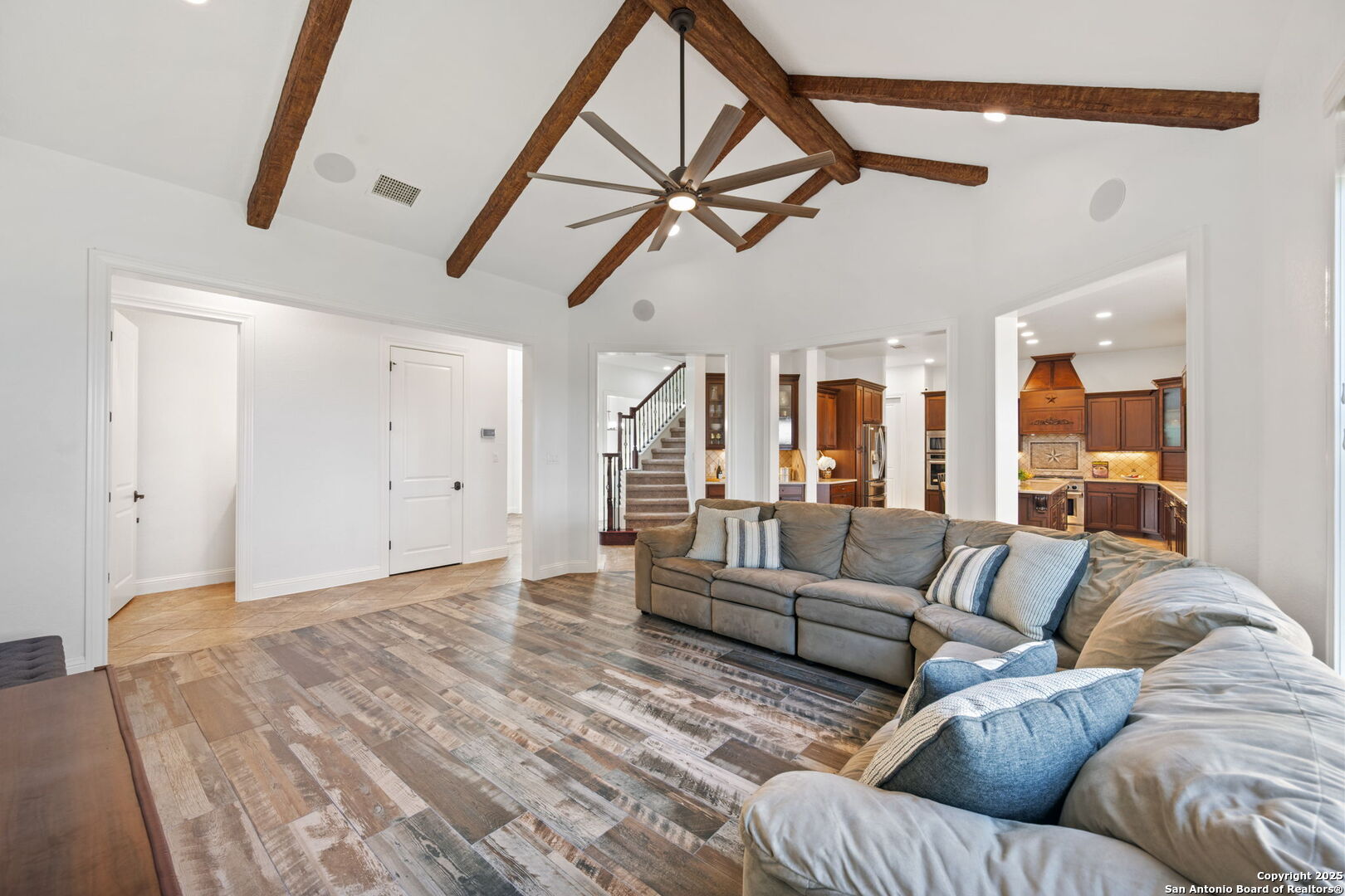 15311 Escarpment Oak
