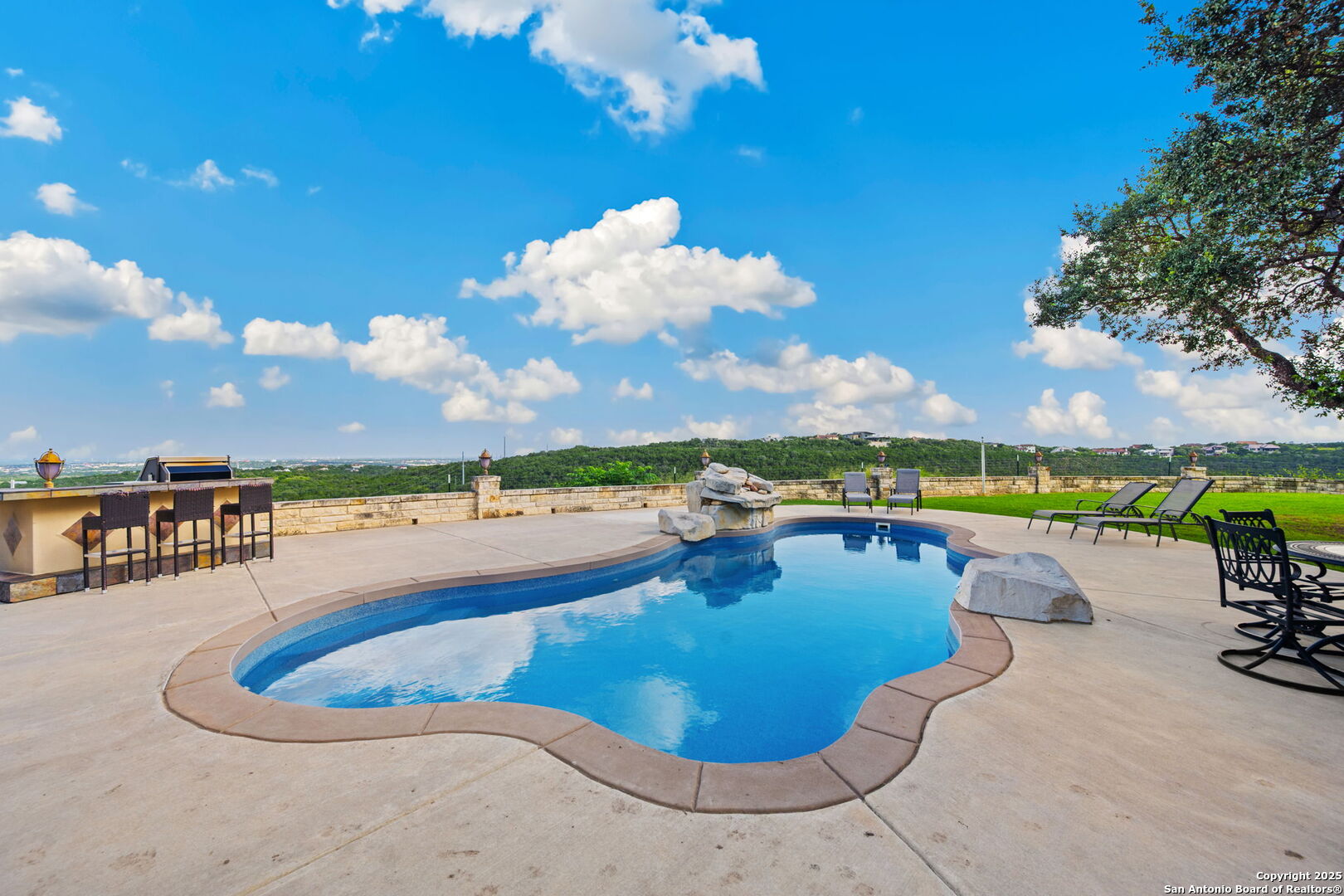 15311 Escarpment Oak