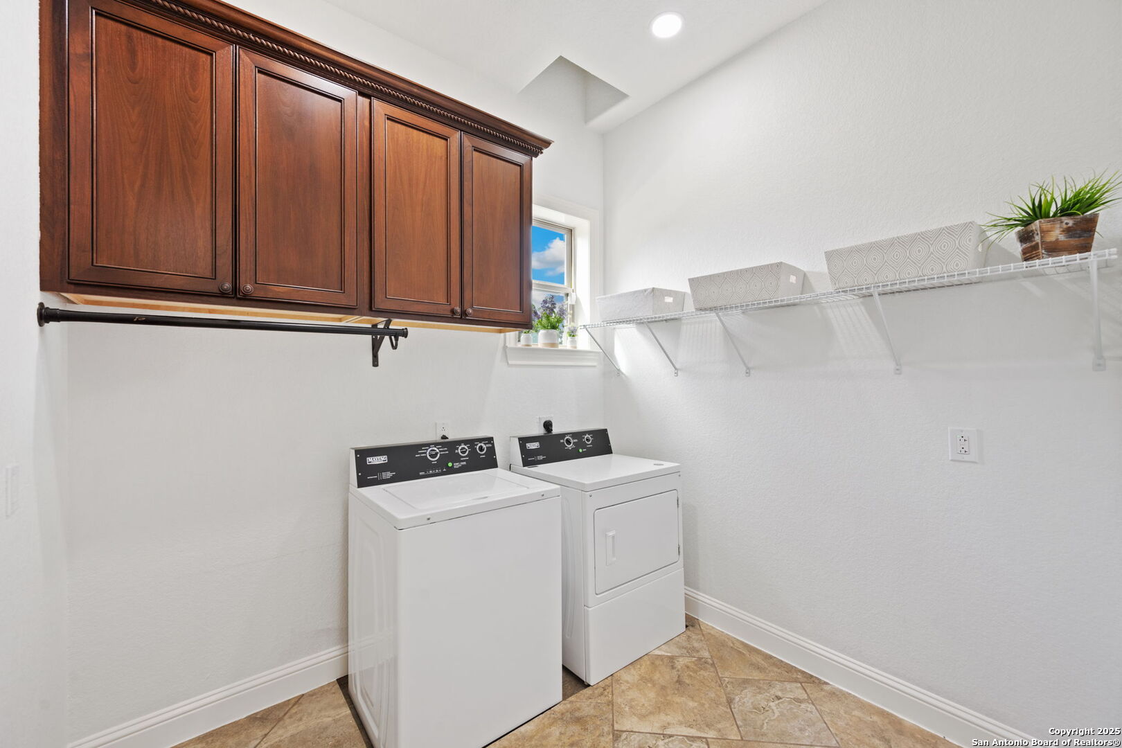 15311 Escarpment Oak