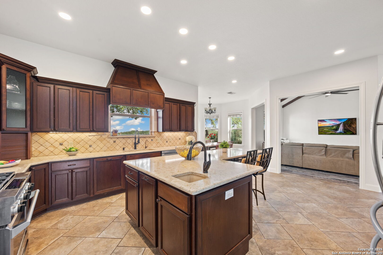 15311 Escarpment Oak