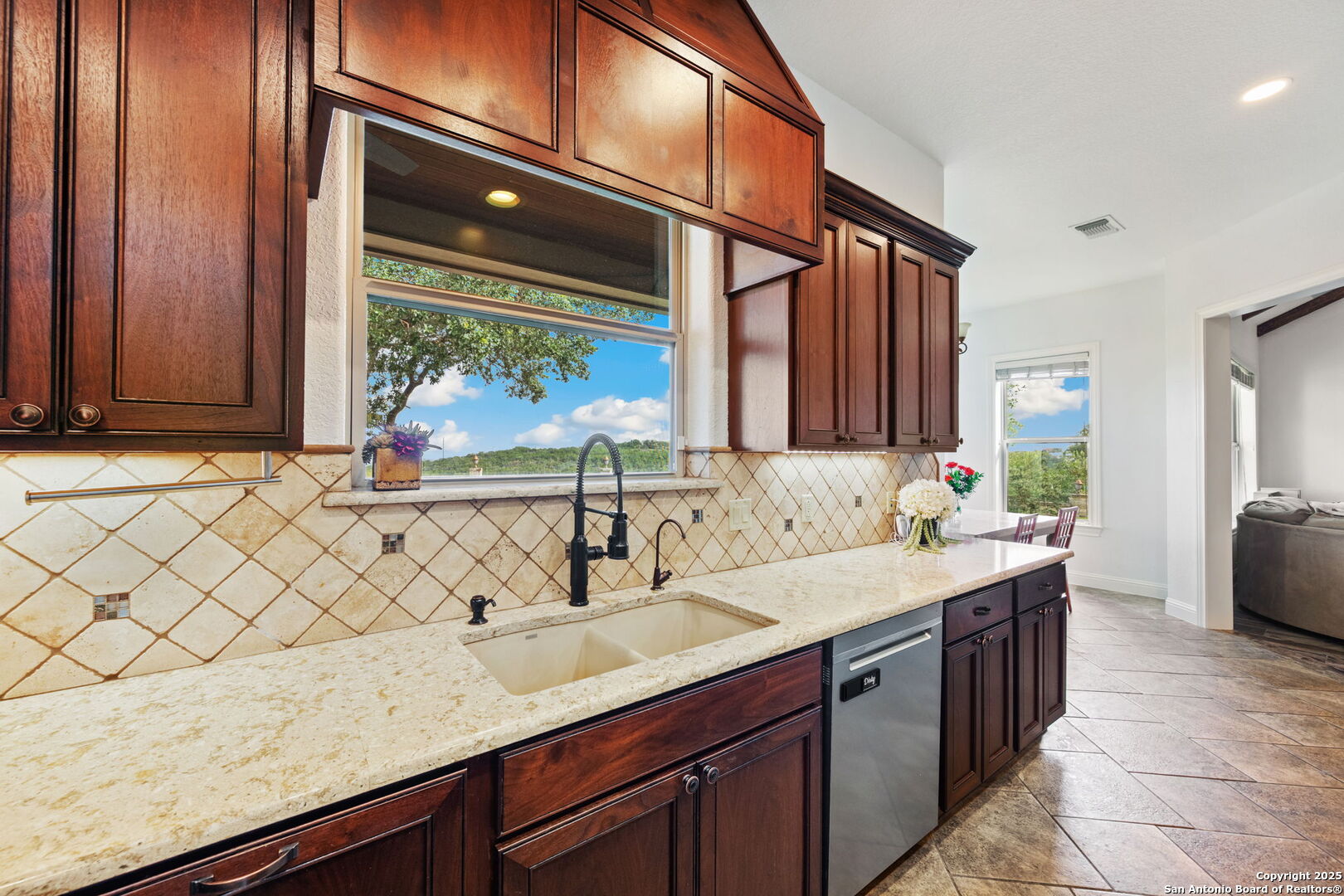 15311 Escarpment Oak