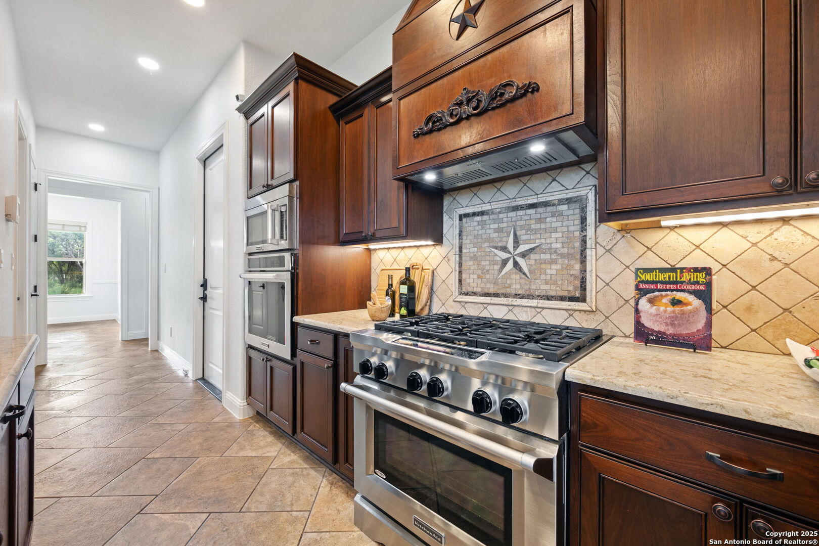 15311 Escarpment Oak
