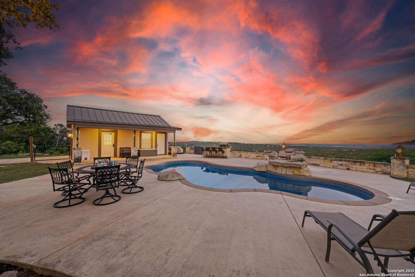 15311 Escarpment Oak