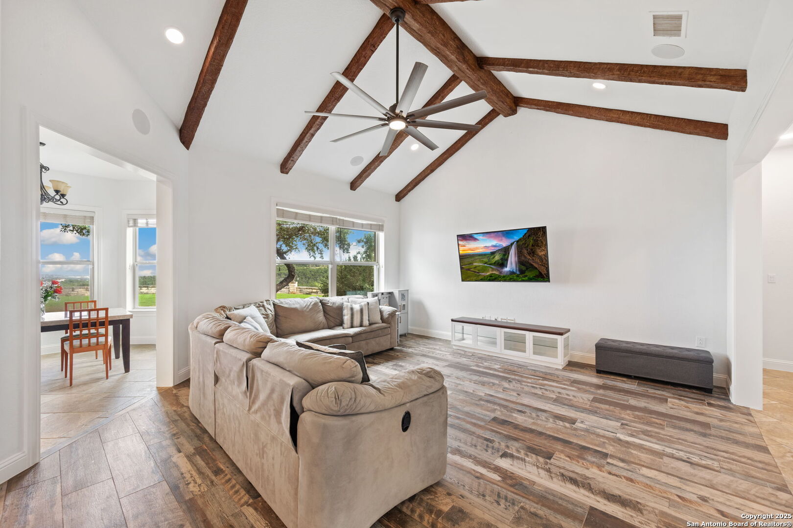 15311 Escarpment Oak