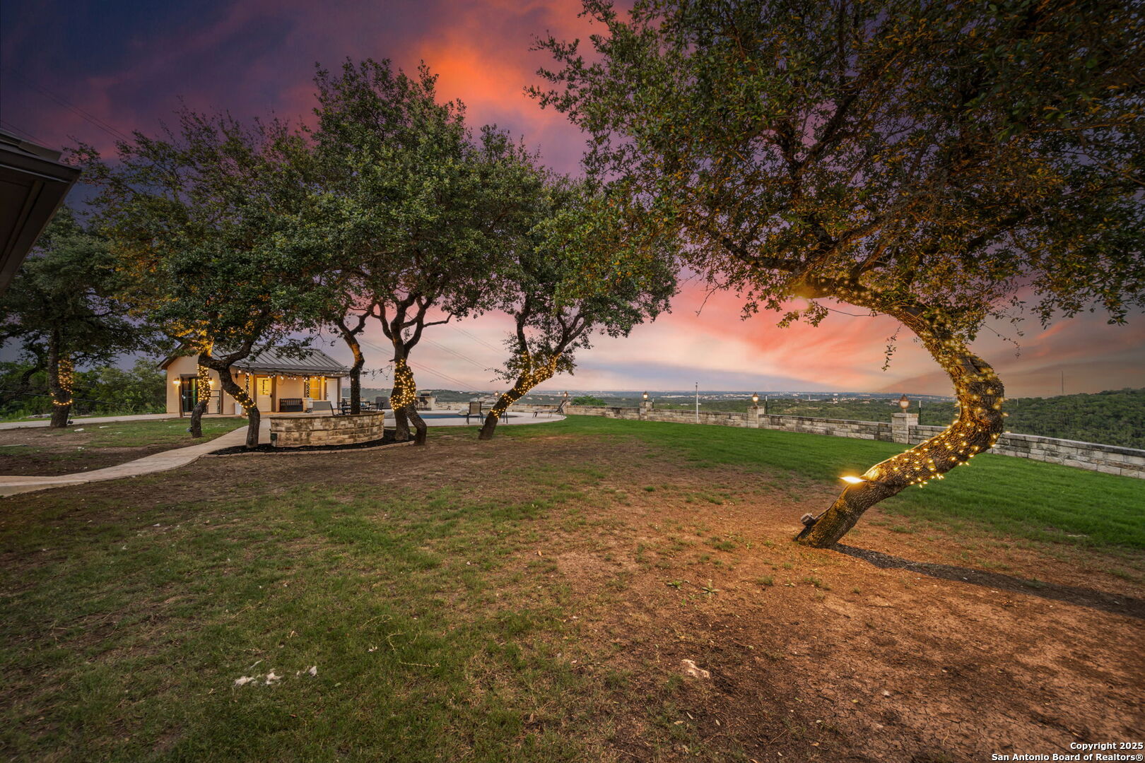 15311 Escarpment Oak