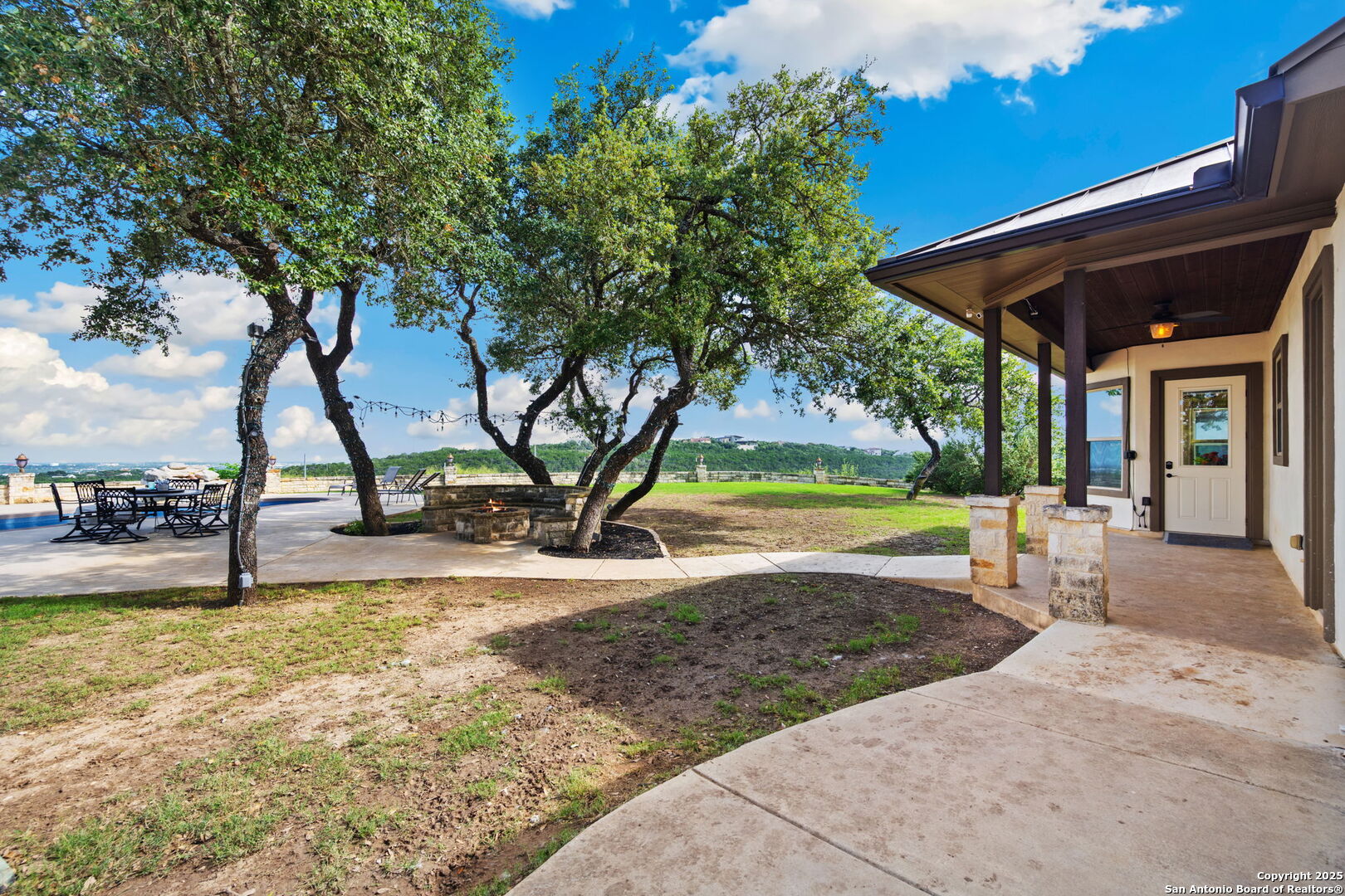 15311 Escarpment Oak