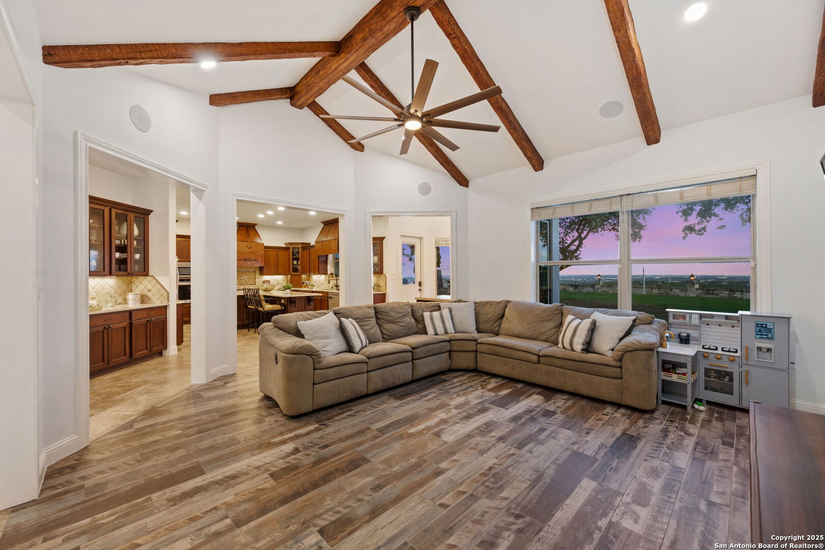 15311 Escarpment Oak