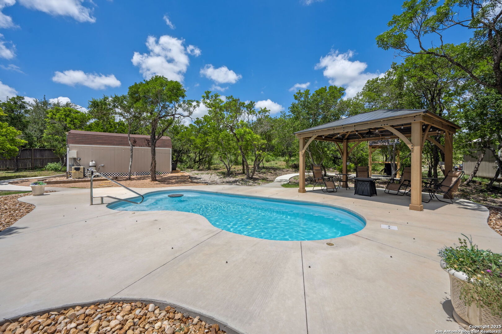 208 Roundtop Hill
