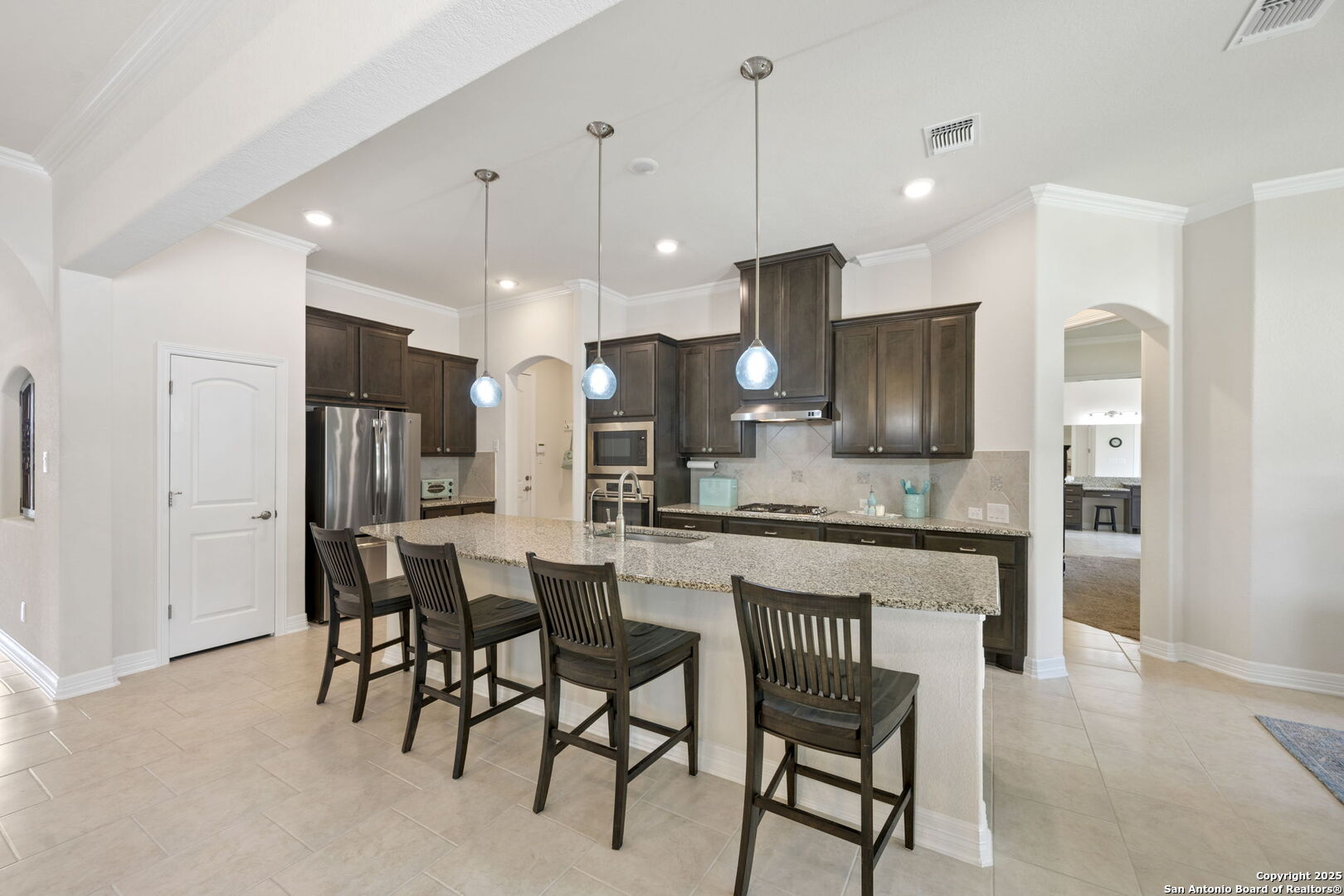 208 Roundtop Hill