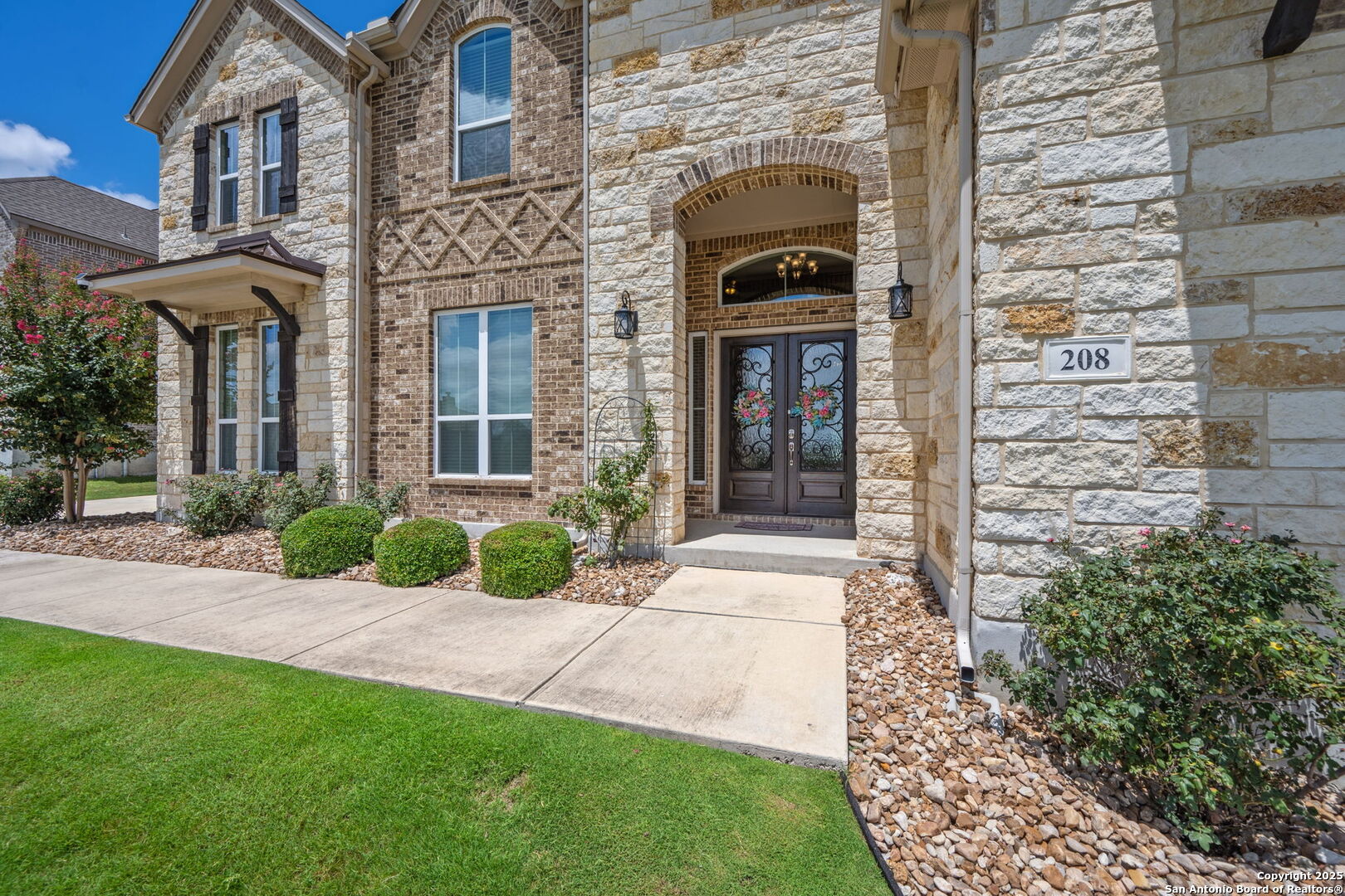 208 Roundtop Hill