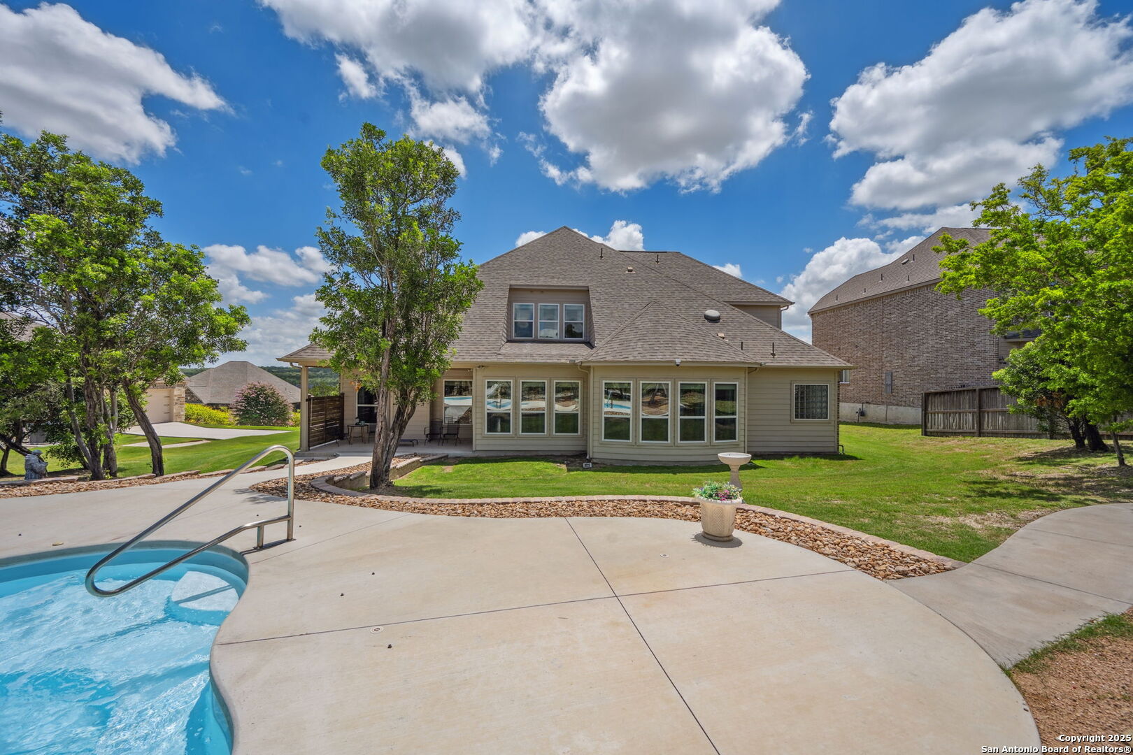 208 Roundtop Hill