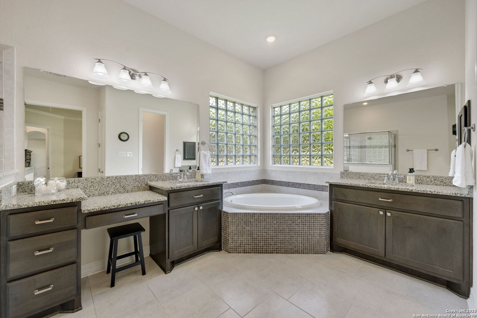 208 Roundtop Hill