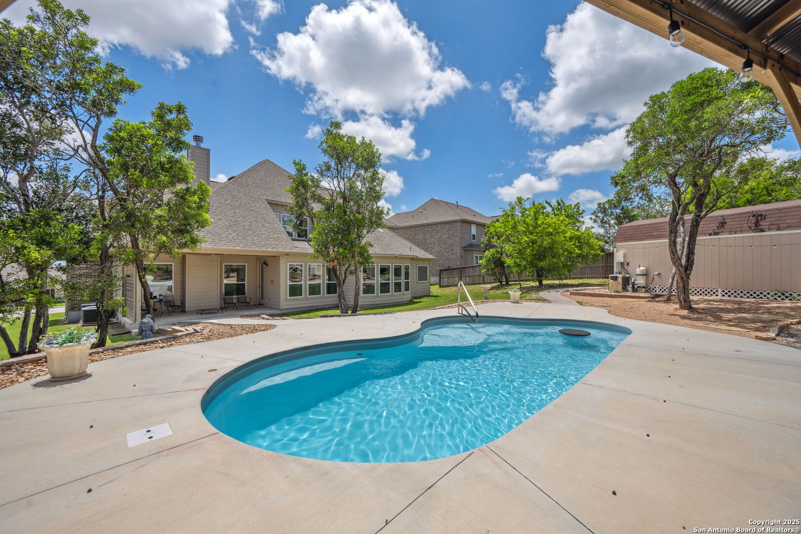 208 Roundtop Hill