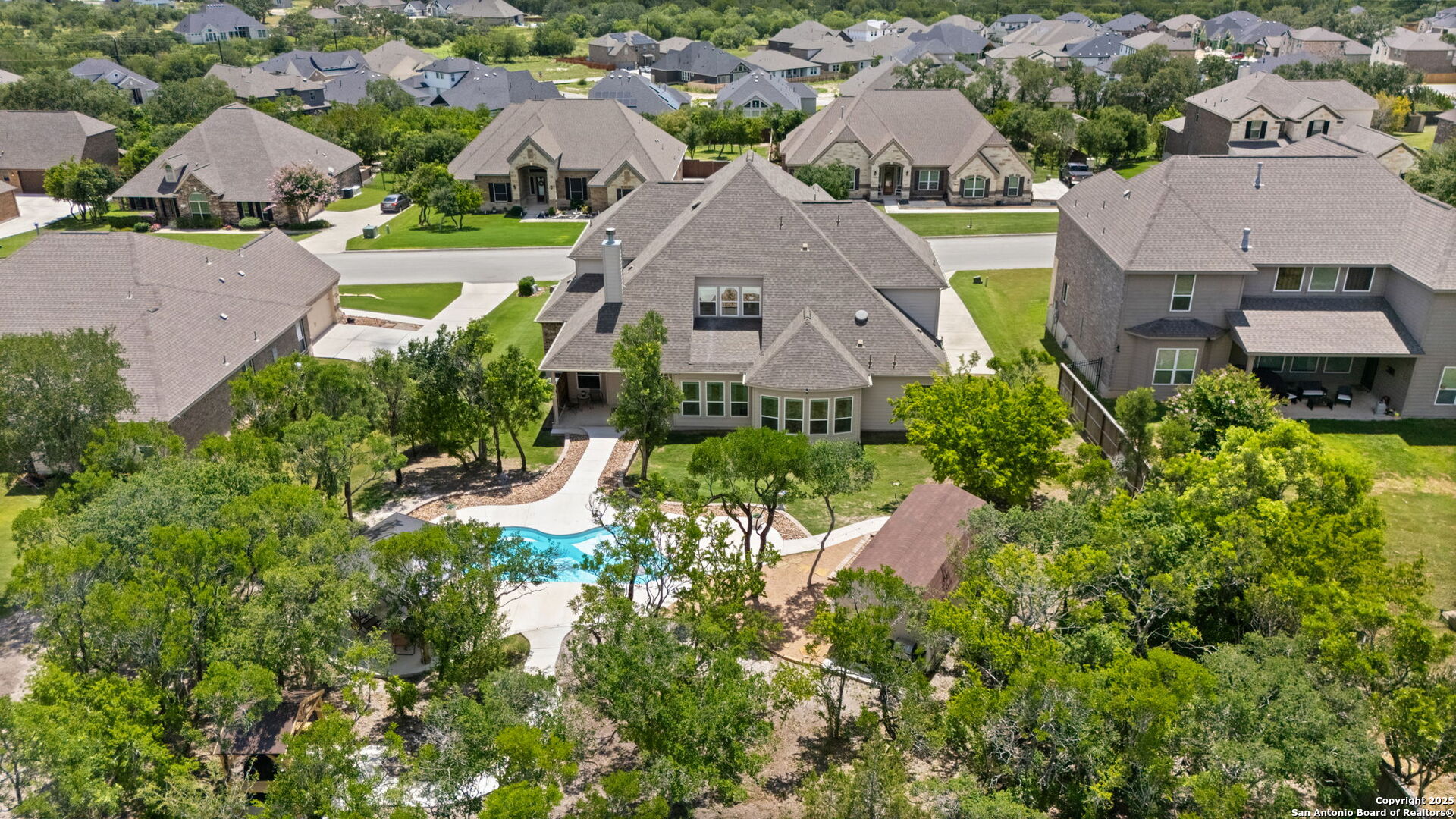 208 Roundtop Hill