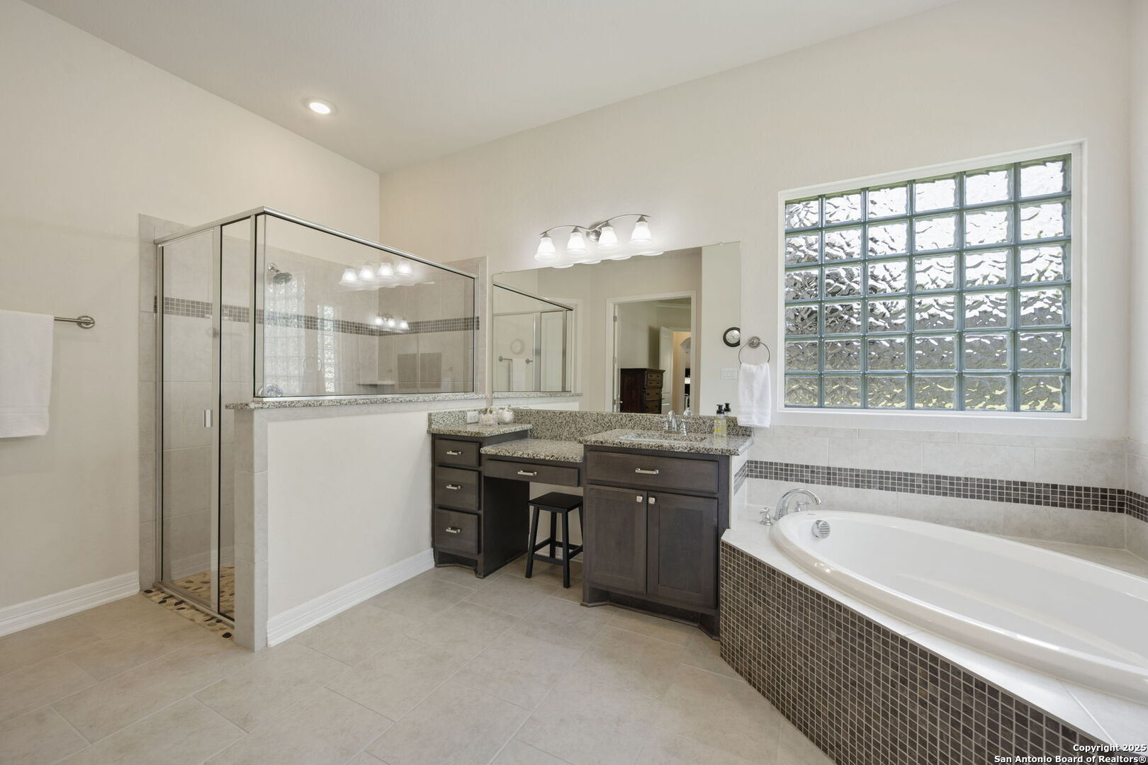 208 Roundtop Hill