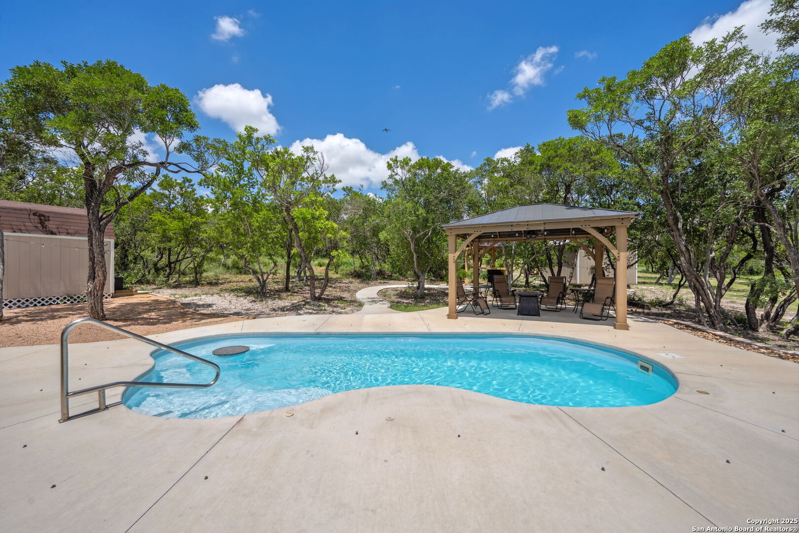 208 Roundtop Hill