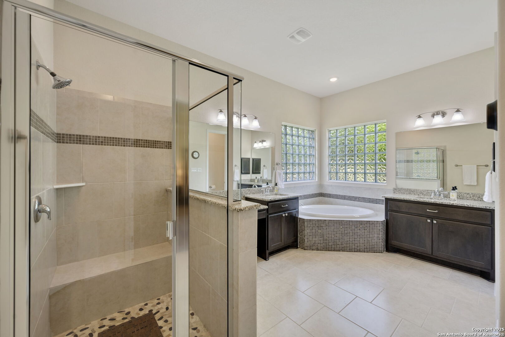 208 Roundtop Hill